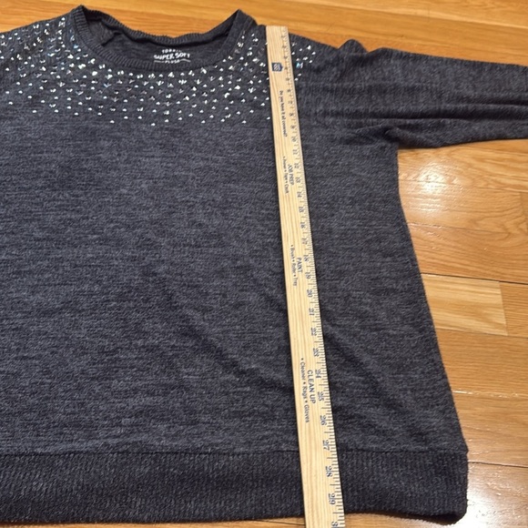 Torrid super soft plush pullover  silver studs sweater size 3 (3X) . - Picture 4 of 7